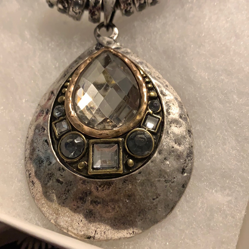 Laura Ashley Necklace 15$